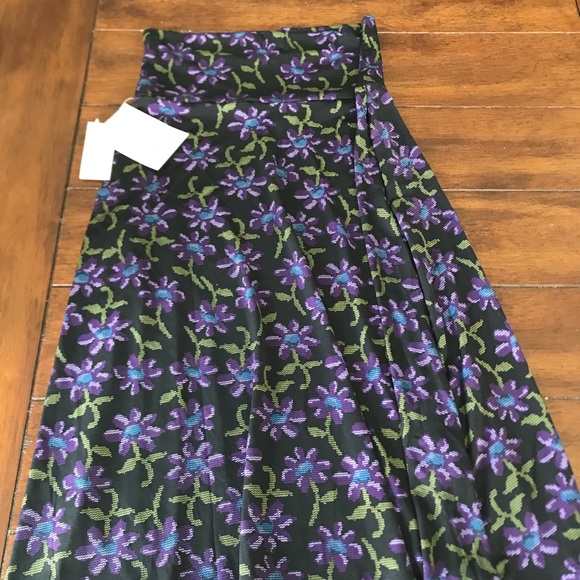 LuLaRoe Dresses & Skirts - LuLaRoe Azure Skirt XS NWT